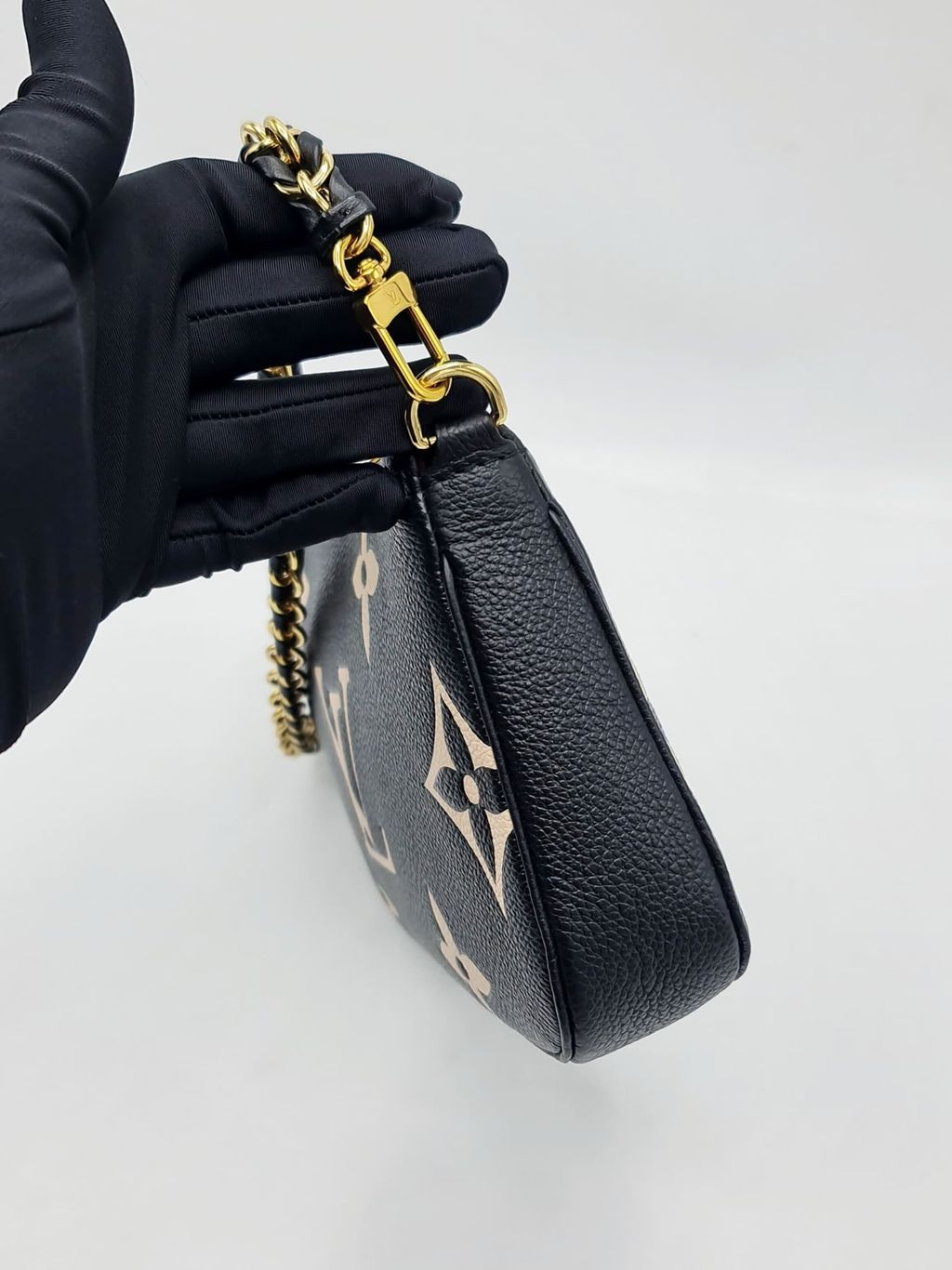 c5cc22e5-5e49-4eb8-8f15-c551f47f02cc