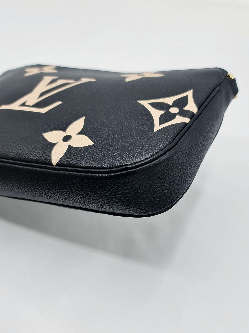 e933cbf3-5922-4b28-97dc-f3755ae90265