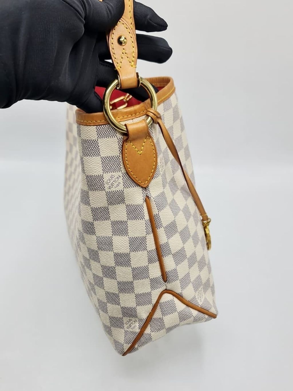 8de91bfc-83ee-4205-8eb7-f8ac2e3f069b