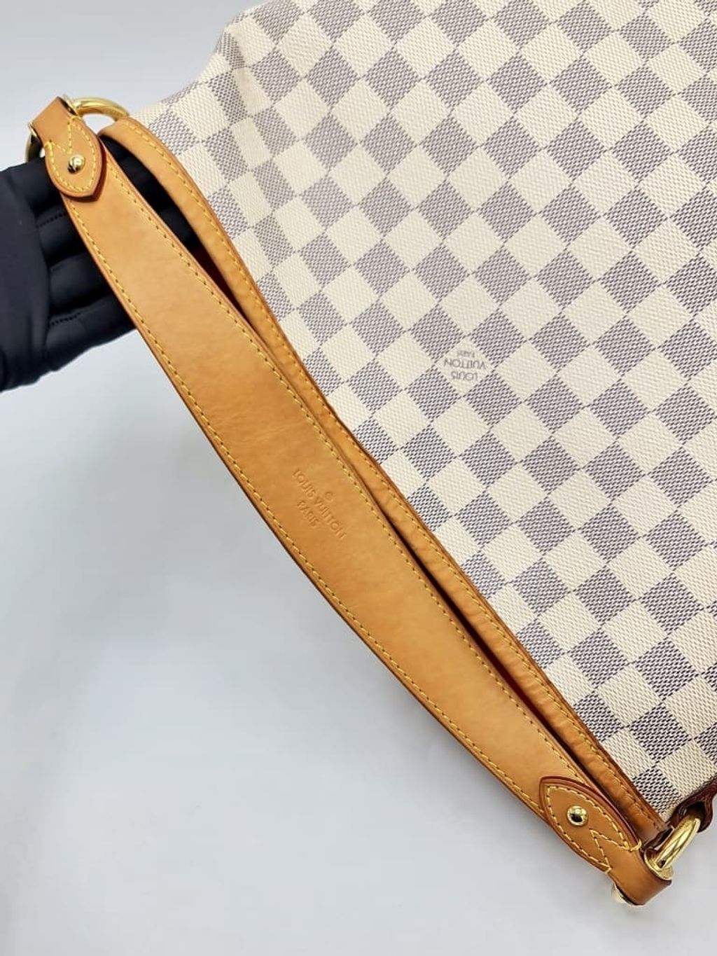 d64766b9-f0bc-46f0-8542-29255c0ab2f2