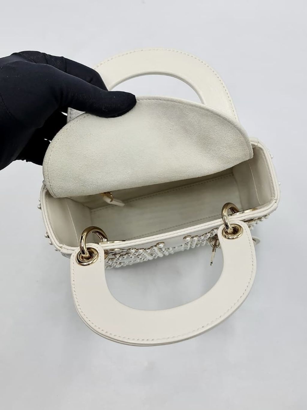 6c96f782-3bca-4c47-a672-b0d11afba102