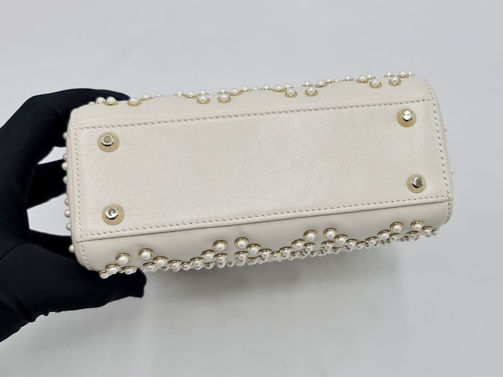 e829f2d5-0b49-431f-85aa-4a3ae7d8b369