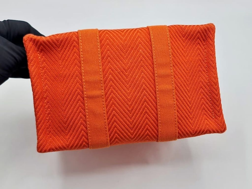 19e33ade-88f5-418b-b54f-76f9365a5c66