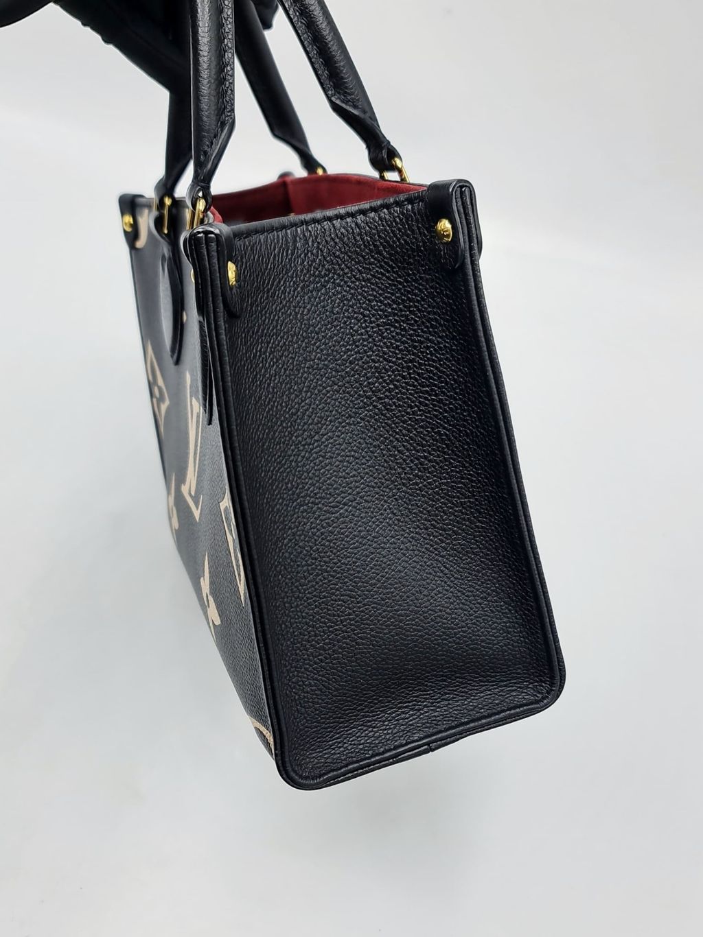 ca951b57-7c2b-4ee3-a4aa-b28f17819f94