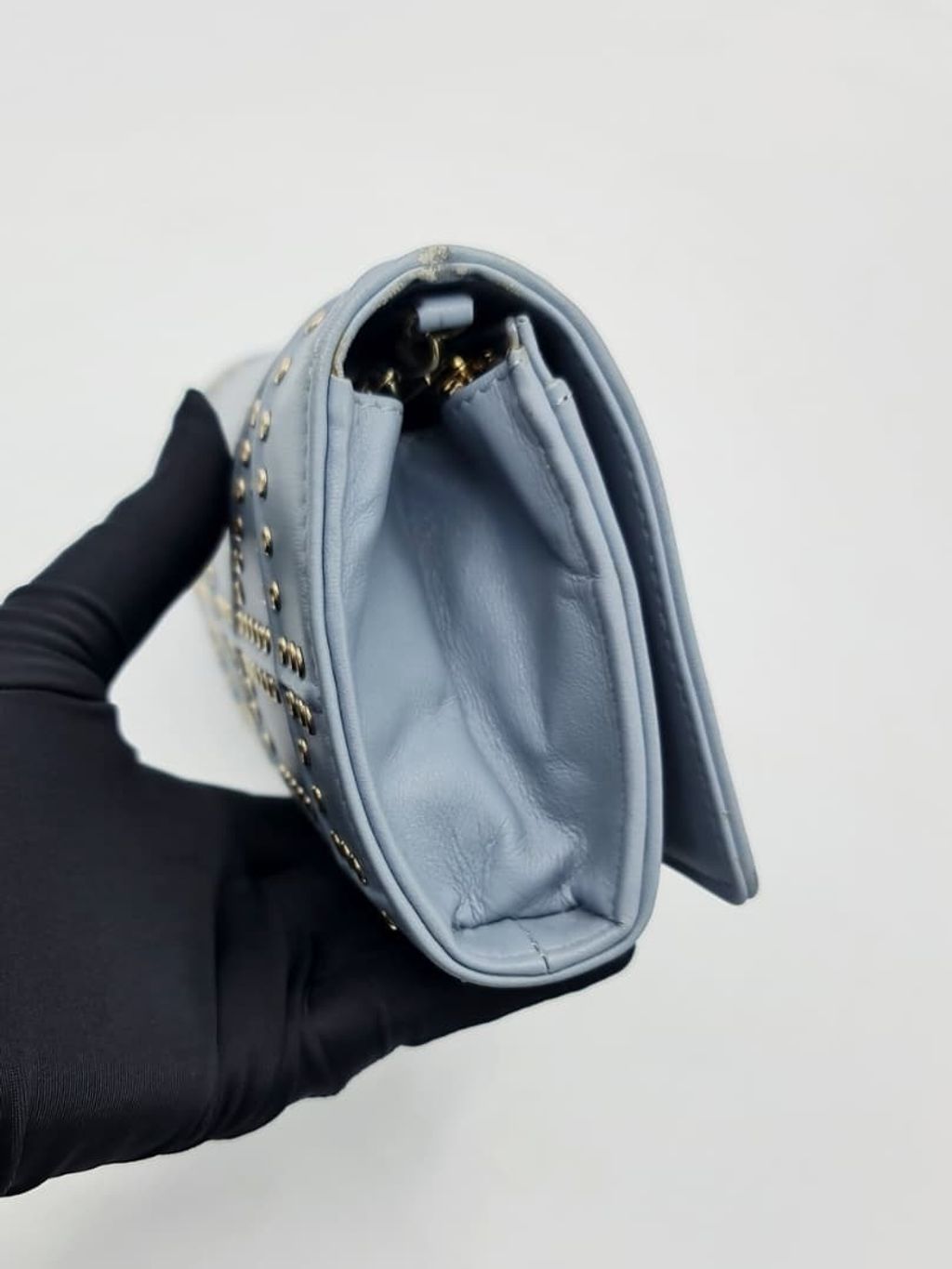 e06c60c8-dda5-403f-ab9c-cf0097931c93