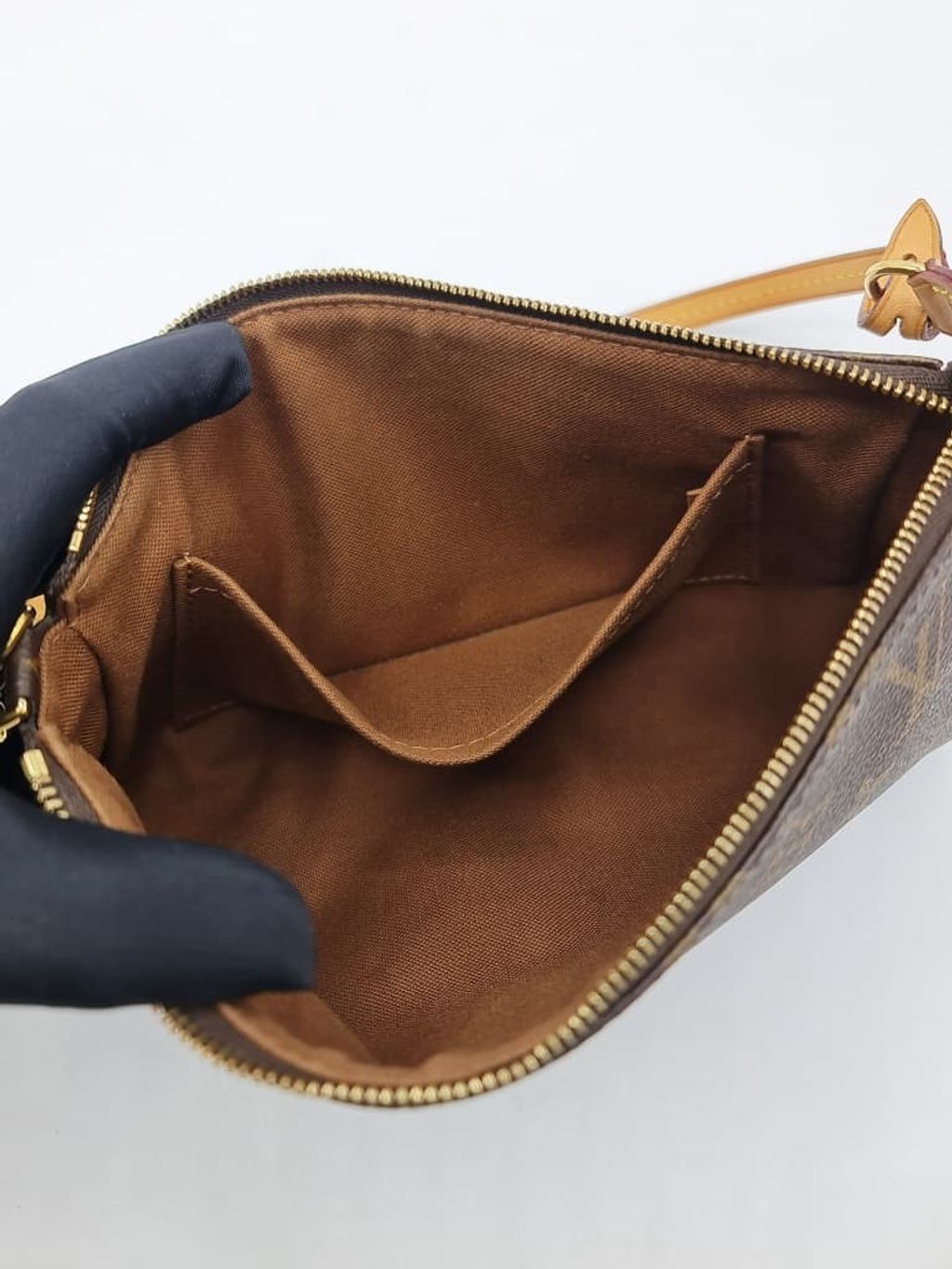 8c05db6a-3ad2-43d7-ba32-747824a73d57