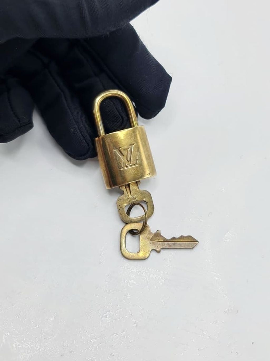 7ca6a773-a35d-437b-a647-771f14854521