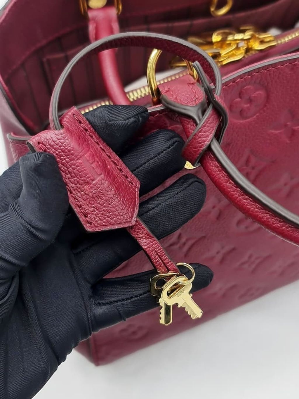 4b8c93b2-7b90-4cf2-81b9-ac15d165b0bb