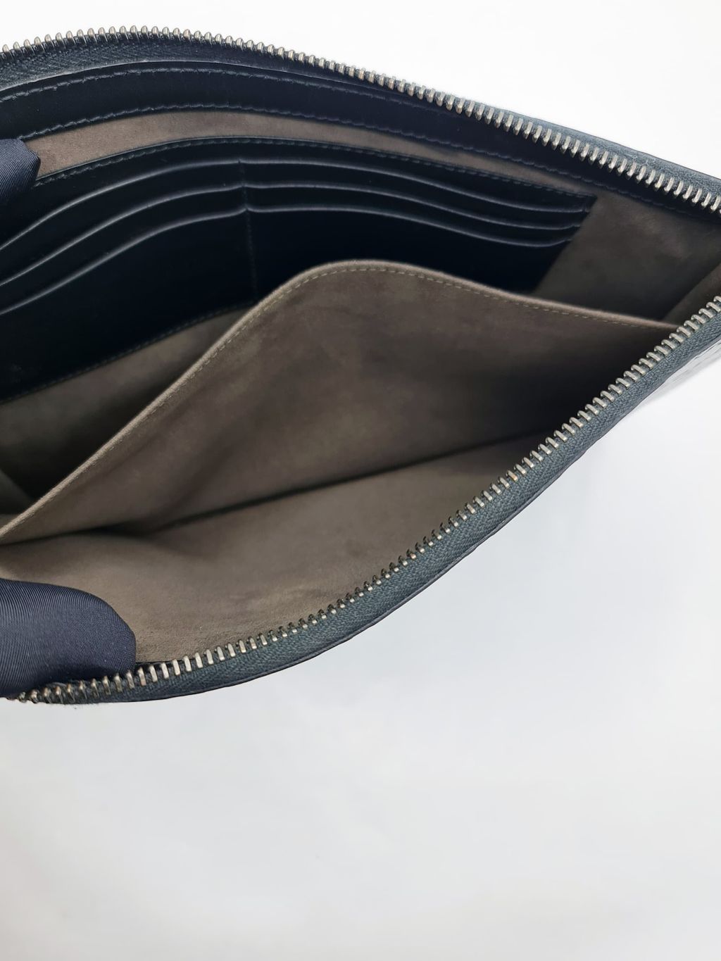 d5b57366-aaeb-4874-b0d2-fd9ba9273c9f