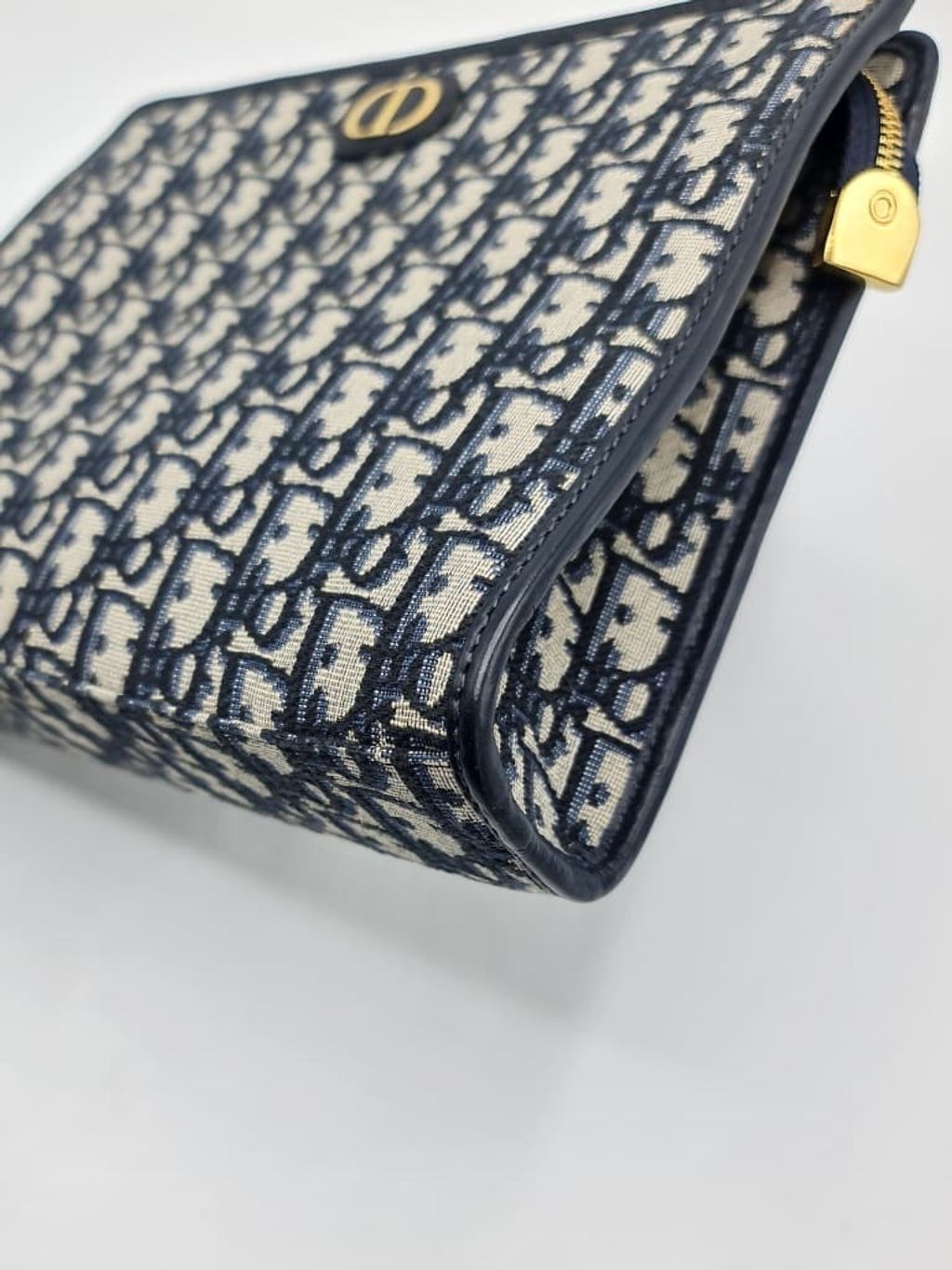 c6b0f2c4-1de5-4bd6-9b4b-257fc06b862a