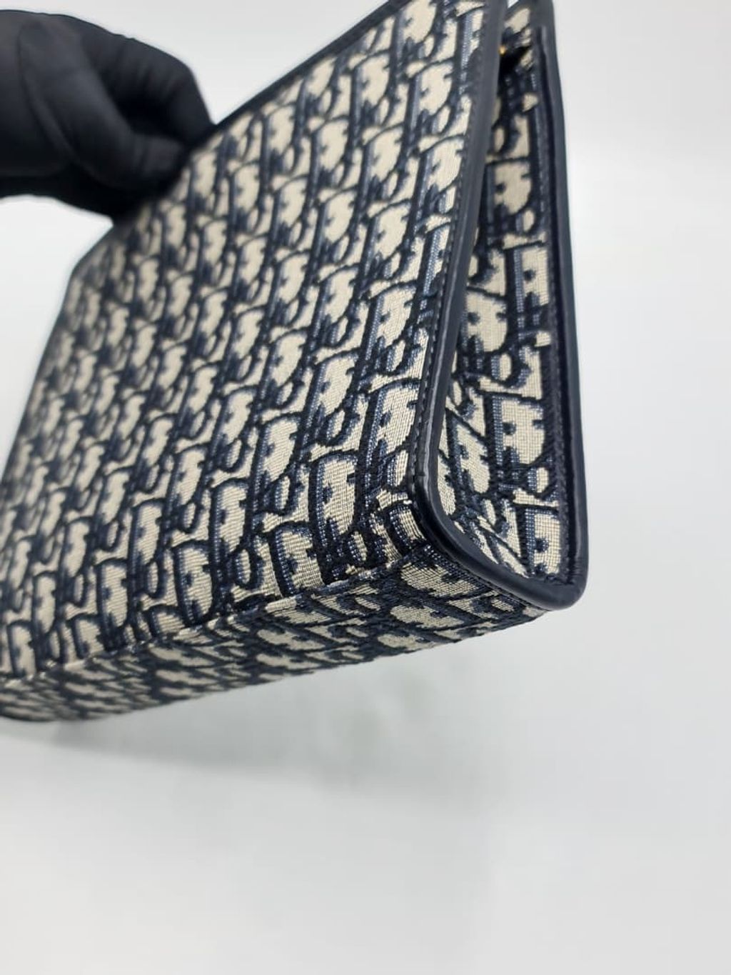 c6e87f25-e395-4c32-9bd7-073e52590803