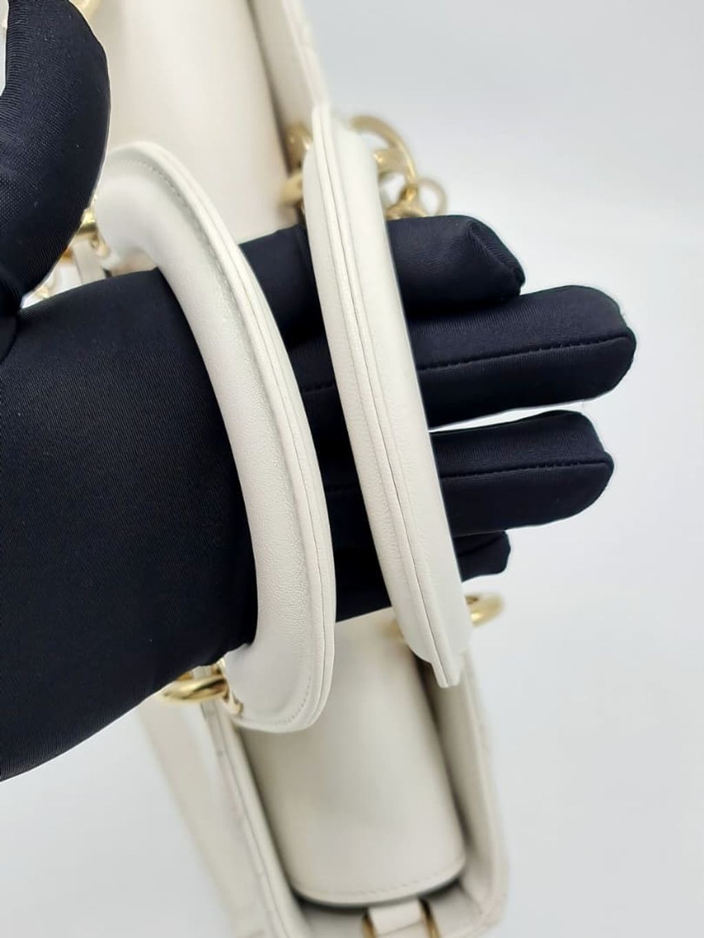 56e413b3-09c4-48eb-8b37-b52cba8a4795