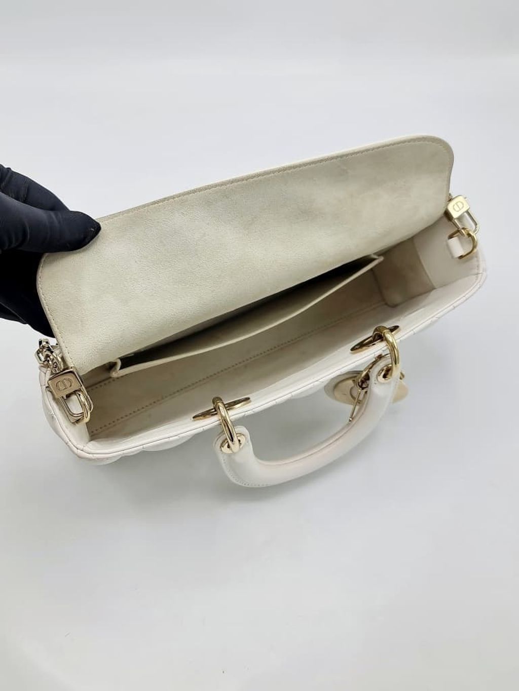 c3090093-0ff2-4d8c-952c-1925c241017b