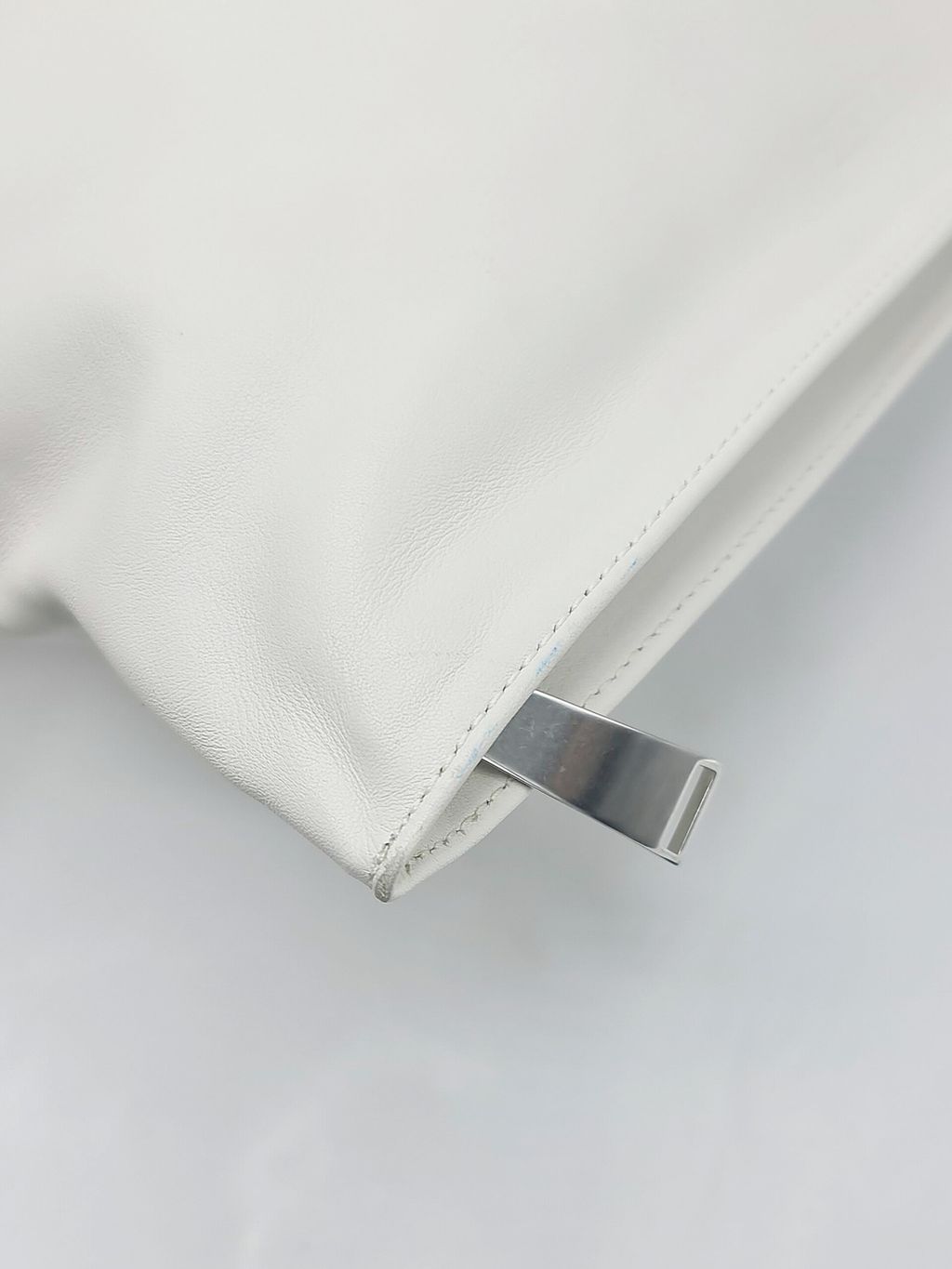 7ce9ffe7-ea06-4c06-b0a5-ea0b1afdbe1f