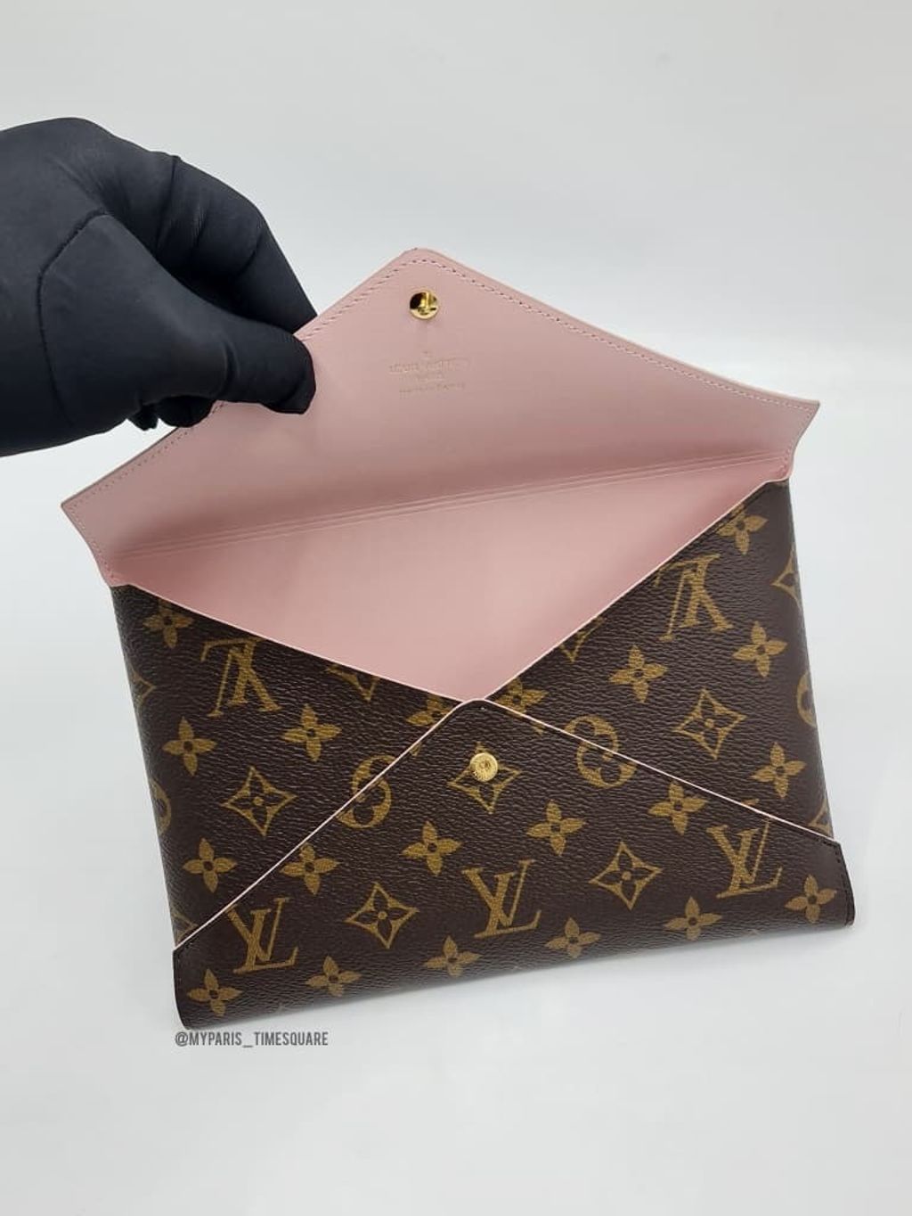 a28fe847-d0c8-4b3e-8e74-48a8c4b575d4