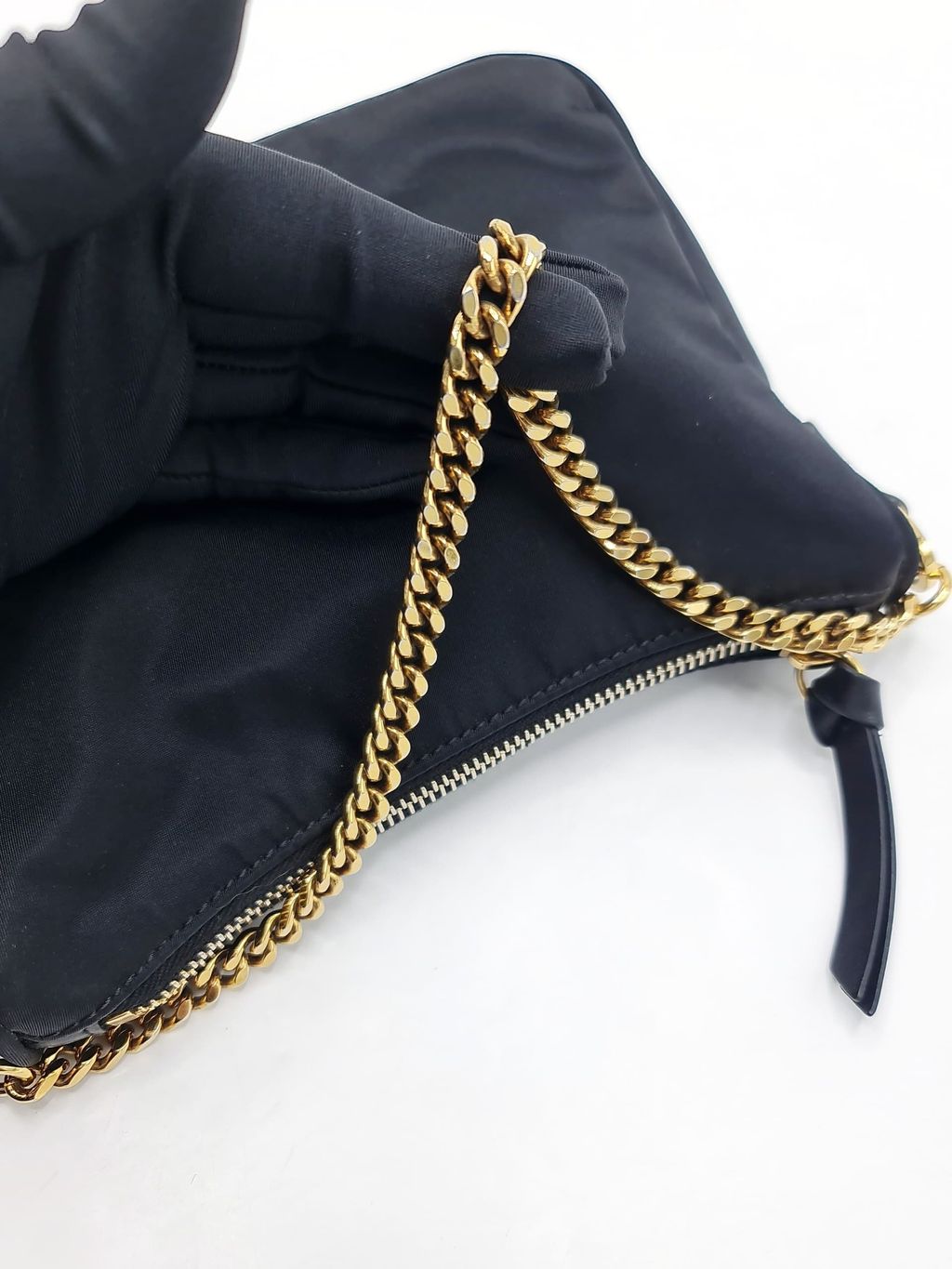 e30e3de1-3cc1-4959-a284-6f4af1039b04