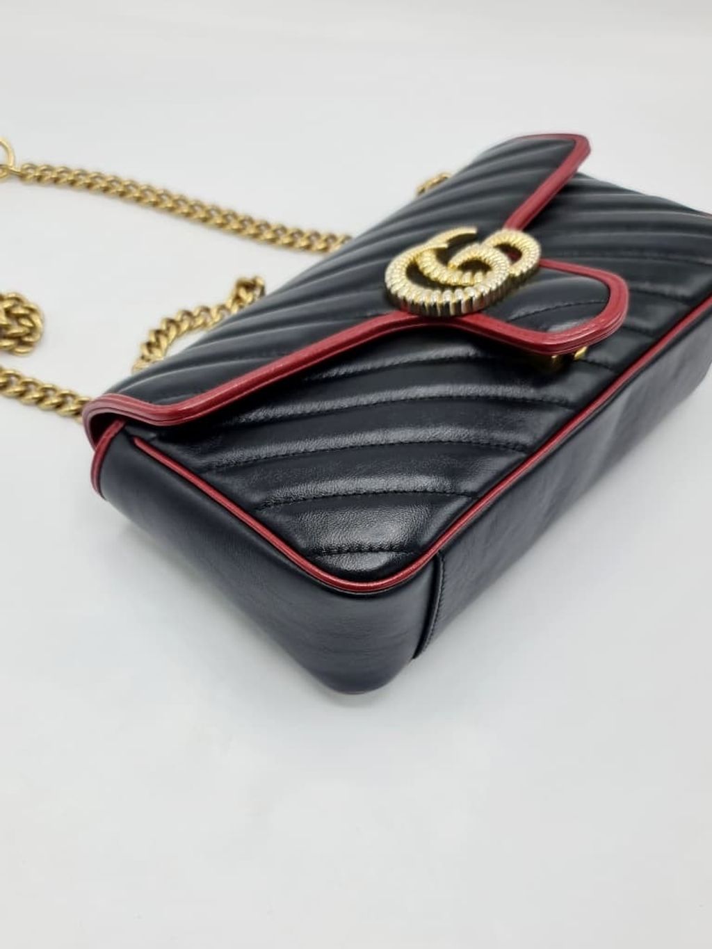 0ce75f1d-7930-435a-82e1-8c00b857f977