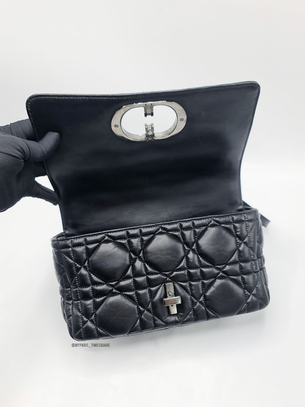 9811818f-05bc-4ef1-bf5a-b6329d199164