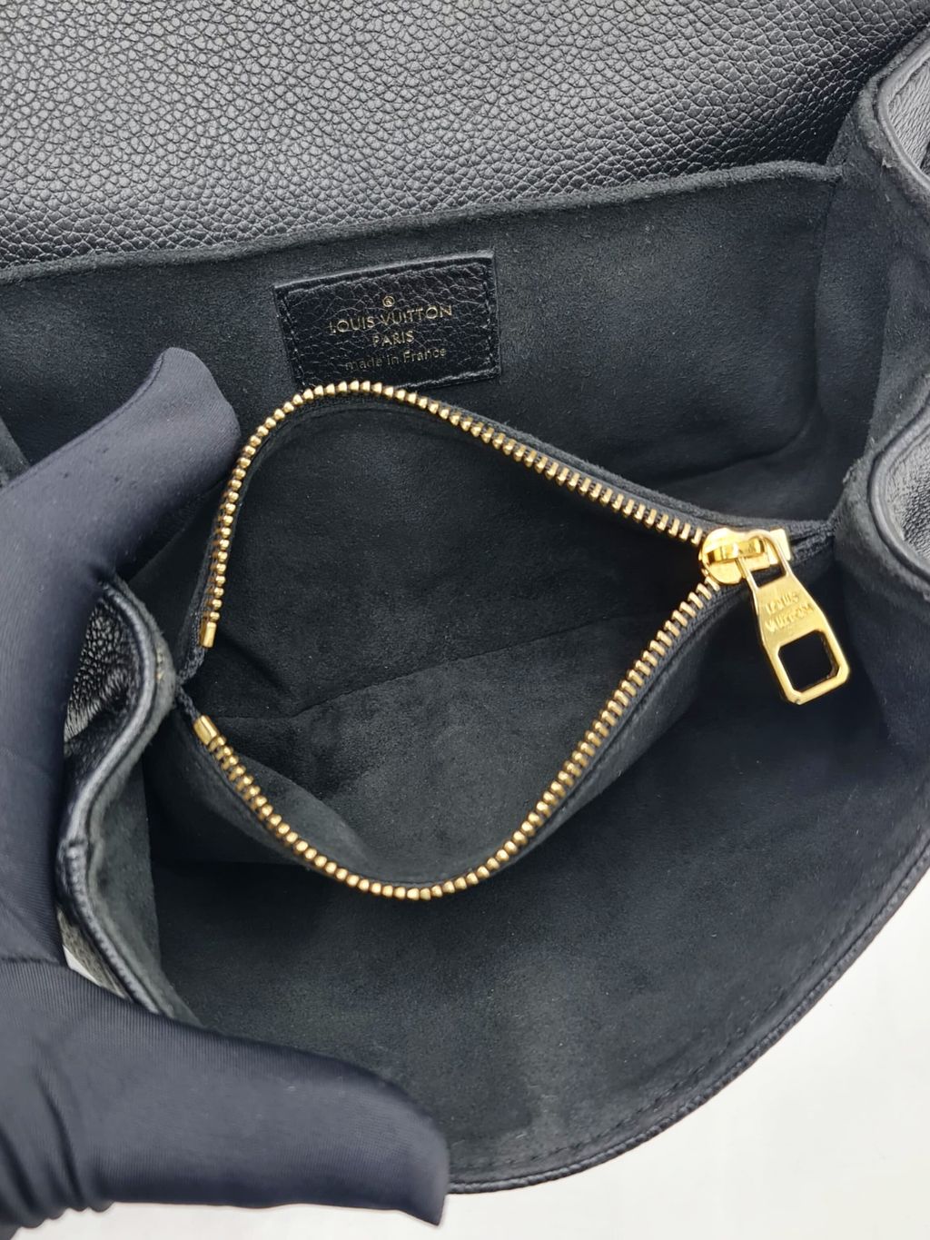 b16e7de4-68a2-4192-bfbe-cfa7e5b0a3ac