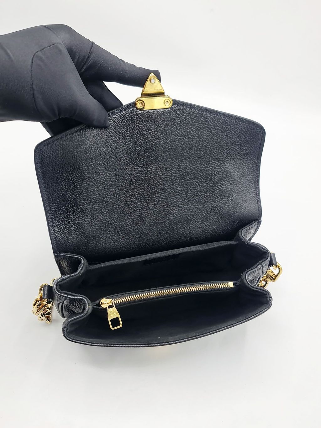 827dd862-a6d8-4ae5-af4e-40bf45c4f3da