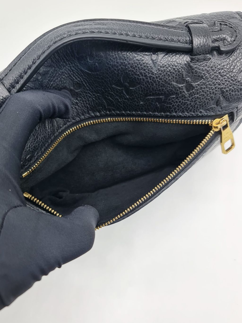 a29b5a27-0280-44b5-b279-f9404ea6f62f