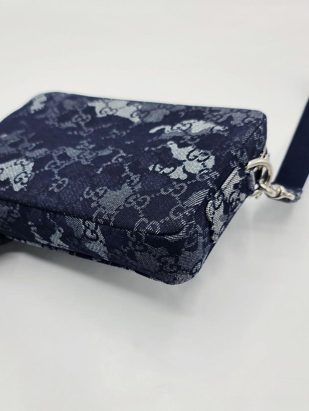 36807951-807a-451c-9dd3-43a3e3c5d286