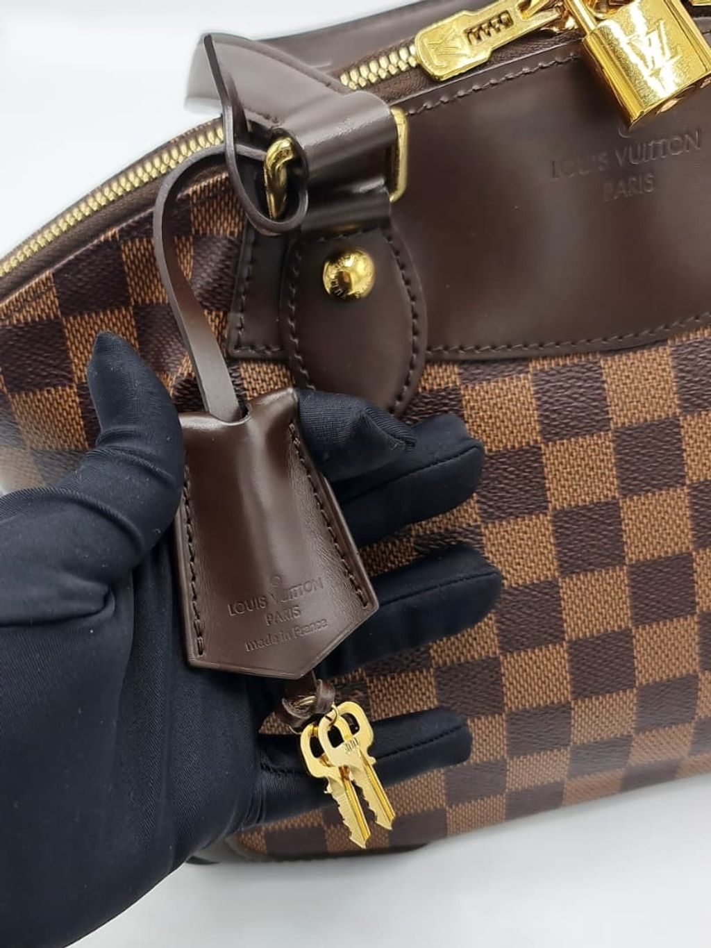 d8b25581-410f-4db5-8b0d-70503f1dfa4e