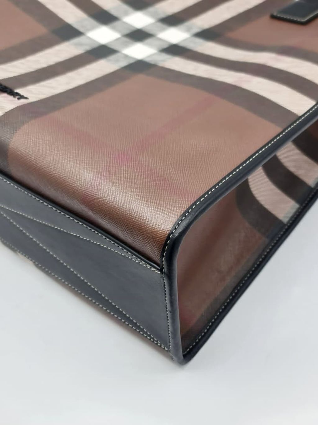 1403a352-6148-4b8b-8ebd-770bd98aaa2b