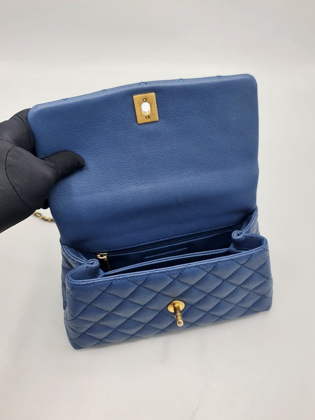 9bb20b0e-2cd3-48fb-bcf0-4d9e69f0c7f3