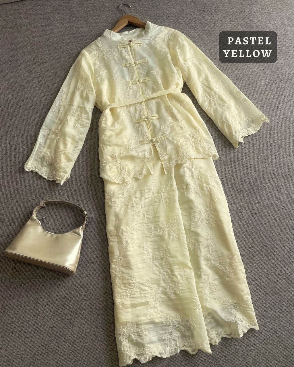 haura-wear-mayleen-skirt-set-sulam-embroidery-pario-klasik-tradisional-mini kebaya-fabrik eyelet-raya-muslimah-long-sleeve-baju-skirt-kain-perempuan-baju-sepasang