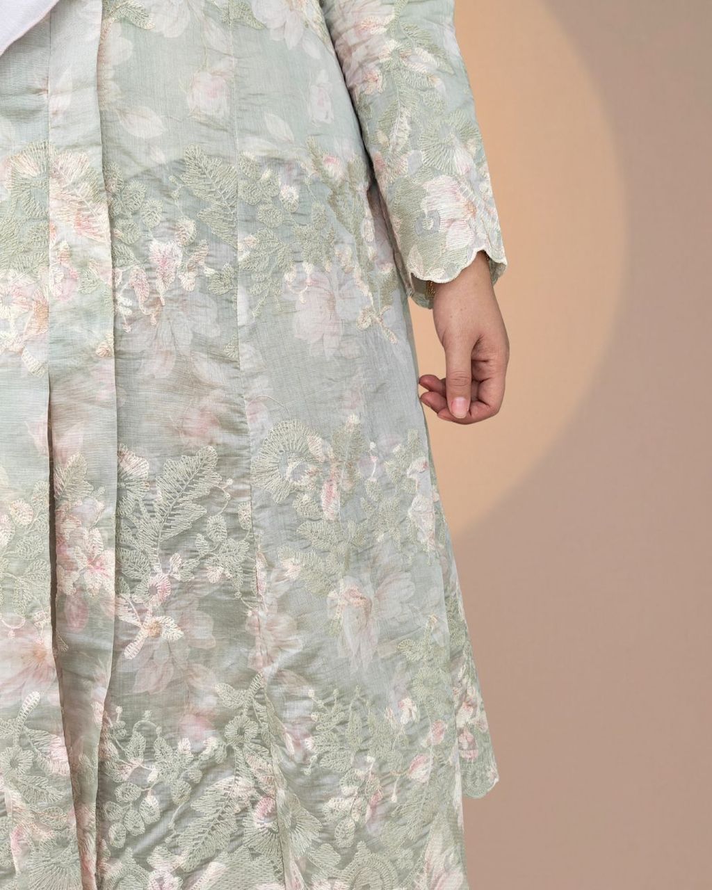 haura-wear-saffya-skirt-set-sulam-embroidery-pario-klasik-tradisional-mini kebaya-fabrik eyelet-raya-muslimah-long-sleeve-baju-skirt-kain-perempuan-baju-sepasang (29)