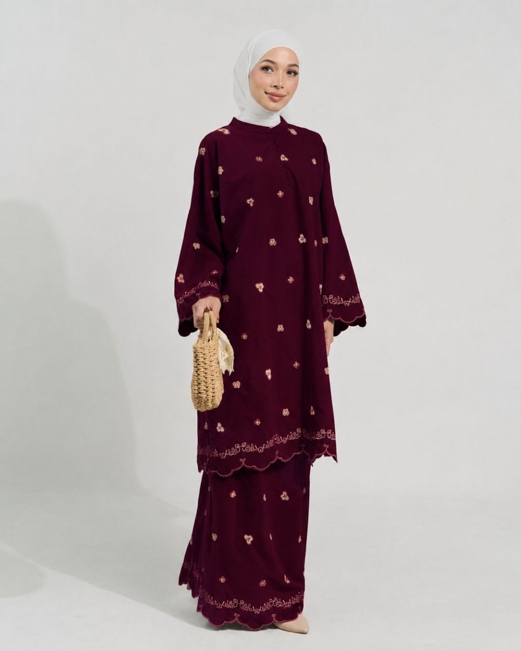 haura-wear-aufaa-skirt-set-sulam-embroidery-pario-klasik-tradisional-mini kebaya-fabrik eyelet-raya-muslimah-long-sleeve-baju-skirt-kain-perempuan-baju-sepasang (2)