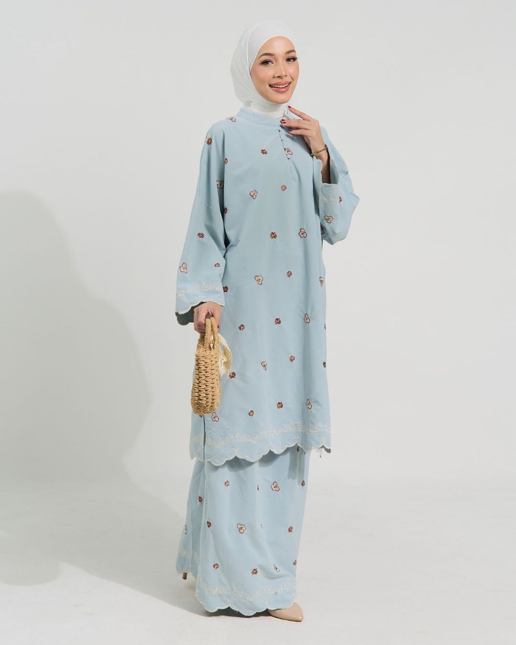 haura-wear-aufaa-skirt-set-sulam-embroidery-pario-klasik-tradisional-mini kebaya-fabrik eyelet-raya-muslimah-long-sleeve-baju-skirt-kain-perempuan-baju-sepasang (8)