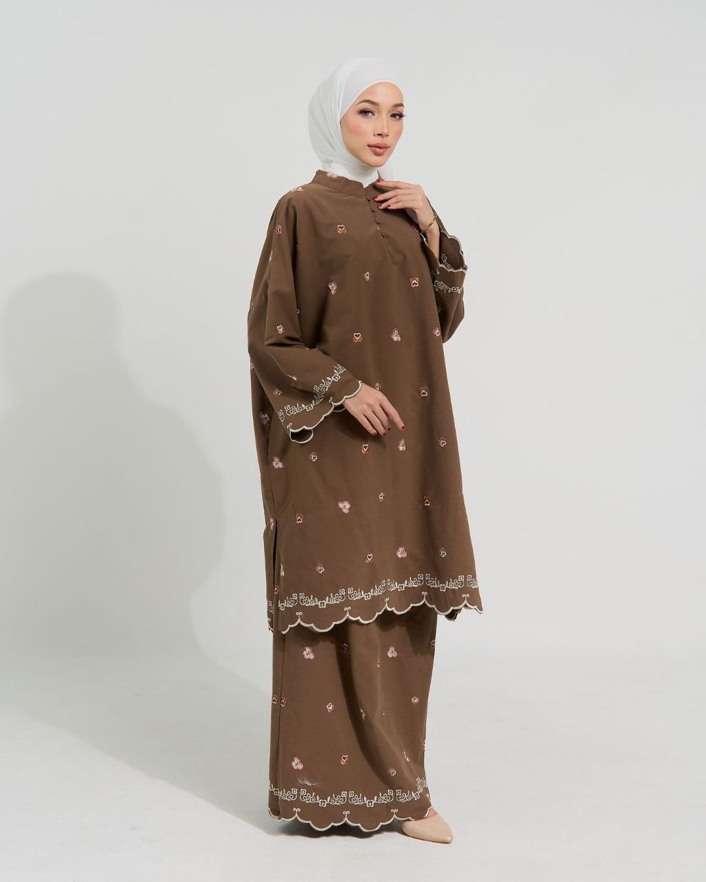 haura-wear-aufaa-skirt-set-sulam-embroidery-pario-klasik-tradisional-mini kebaya-fabrik eyelet-raya-muslimah-long-sleeve-baju-skirt-kain-perempuan-baju-sepasang (10)