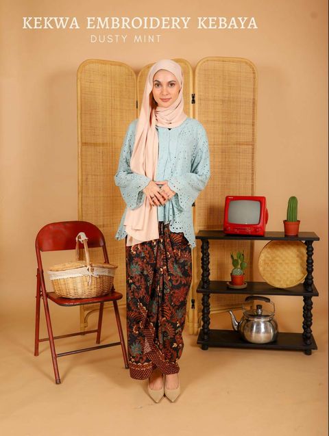 haura-wear-kekwa-kurung-kebaya-sulam-embroidery-pario-klasik-tradisional-mini kebaya-fabrik eyelet-raya-muslimah-long-sleeve-baju-skirt-kain-perempuan-baju-sepasang (2).jpg