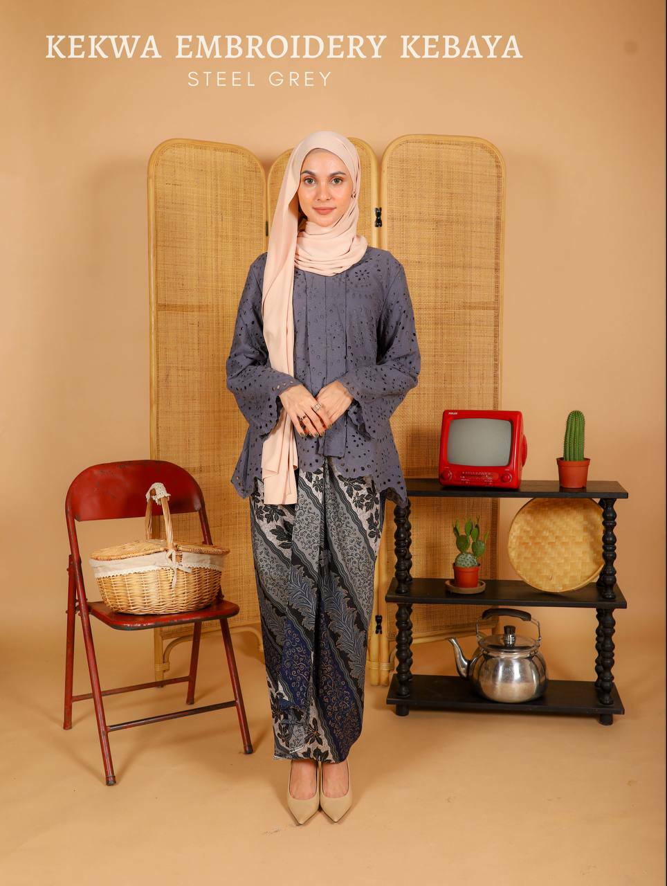 haura-wear-kekwa-kurung-kebaya-sulam-embroidery-pario-klasik-tradisional-mini kebaya-fabrik eyelet-raya-muslimah-long-sleeve-baju-skirt-kain-perempuan-baju-sepasang (7).jpg
