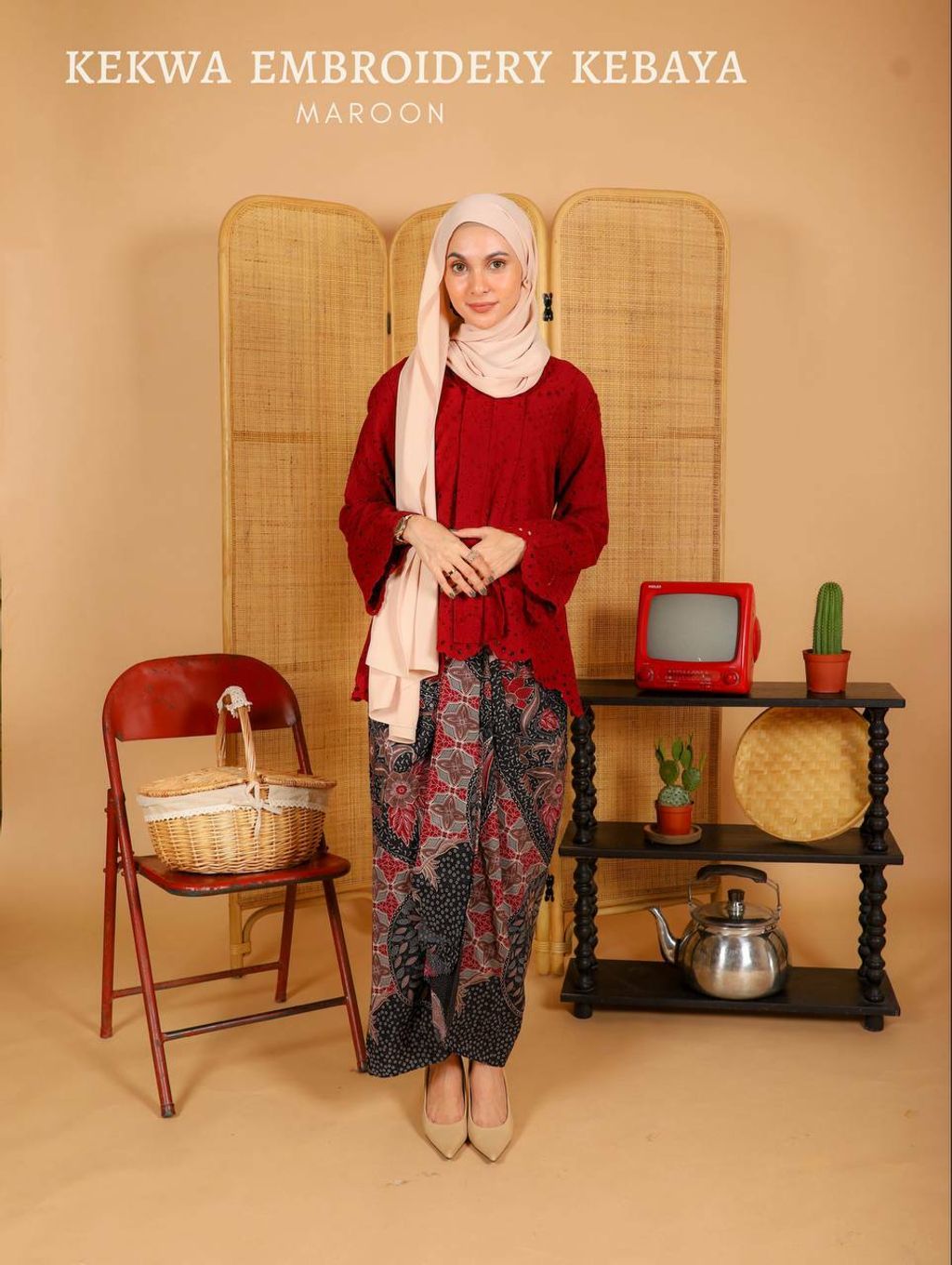 haura-wear-kekwa-kurung-kebaya-sulam-embroidery-pario-klasik-tradisional-mini kebaya-fabrik eyelet-raya-muslimah-long-sleeve-baju-skirt-kain-perempuan-baju-sepasang (8).jpg