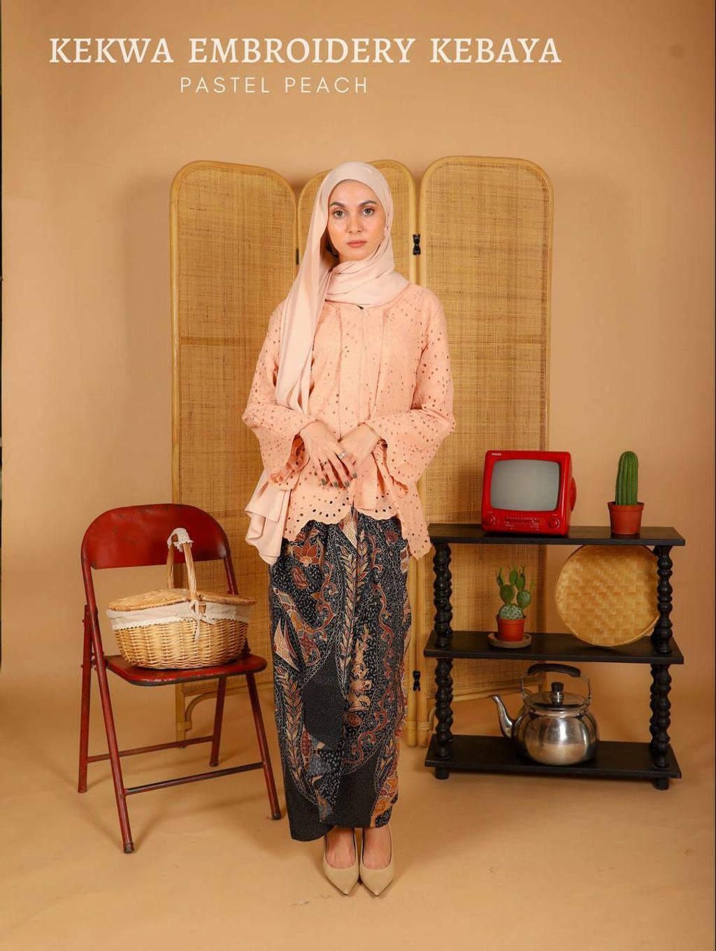 haura-wear-kekwa-kurung-kebaya-sulam-embroidery-pario-klasik-tradisional-mini kebaya-fabrik eyelet-raya-muslimah-long-sleeve-baju-skirt-kain-perempuan-baju-sepasang (1).jpg