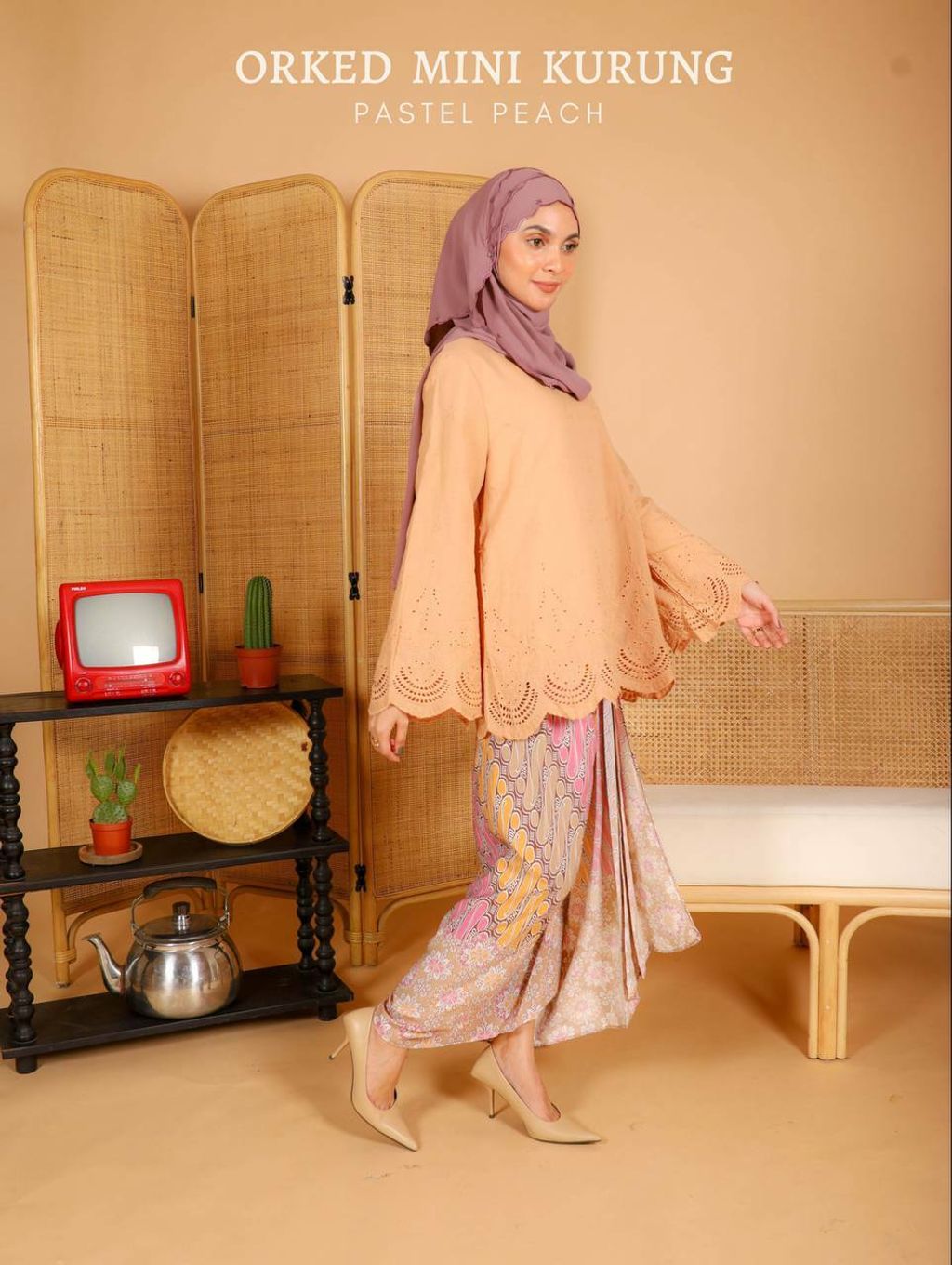 haura-wear-orked-kurung-kebaya-sulam-embroidery-pario-klasik-tradisional-mini kebaya-fabrik eyelet-raya-muslimah-long-sleeve-baju-skirt-kain-perempuan-baju-sepasang (2).jpg