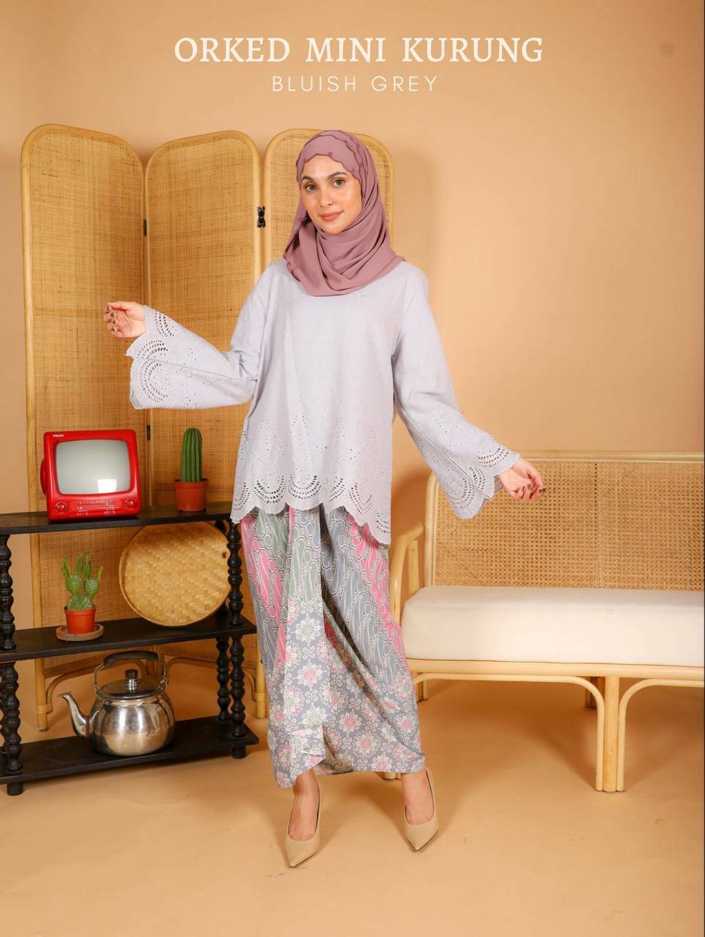 haura-wear-orked-kurung-kebaya-sulam-embroidery-pario-klasik-tradisional-mini kebaya-fabrik eyelet-raya-muslimah-long-sleeve-baju-skirt-kain-perempuan-baju-sepasang (3).jpg