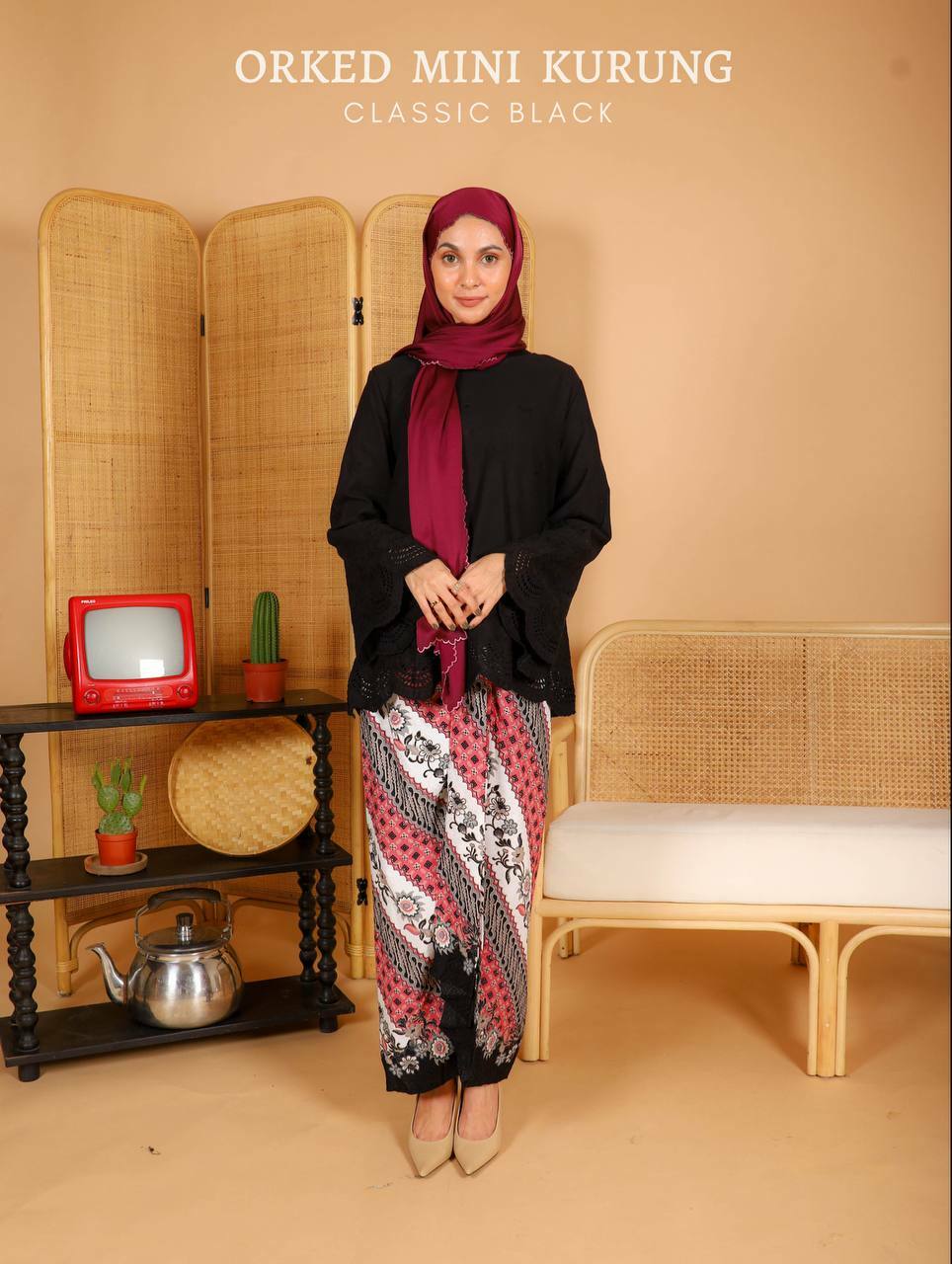 haura-wear-orked-kurung-kebaya-sulam-embroidery-pario-klasik-tradisional-mini kebaya-fabrik eyelet-raya-muslimah-long-sleeve-baju-skirt-kain-perempuan-baju-sepasang (6).jpg