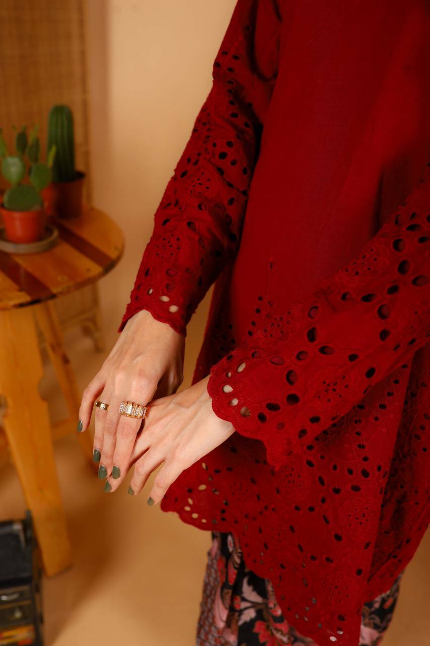 haura-wear-melor-kurung-kebaya-sulam-embroidery-pario-klasik-tradisional-mini kebaya-fabrik eyelet-raya-muslimah-long-sleeve-baju-skirt-kain-perempuan-baju-sepasang (4).jpg