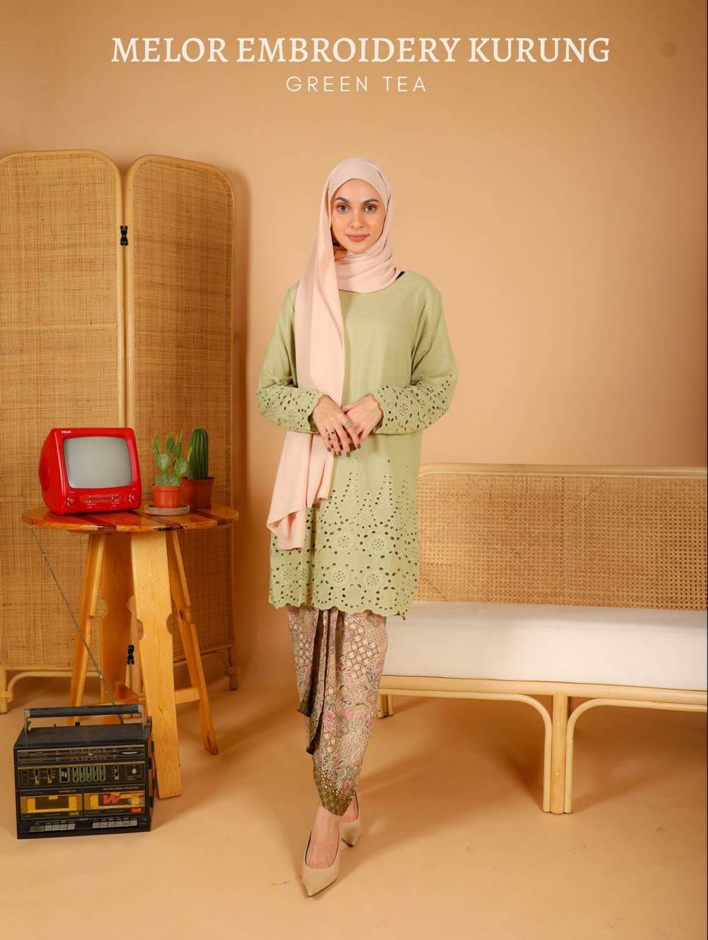 haura-wear-melor-kurung-kebaya-sulam-embroidery-pario-klasik-tradisional-mini kebaya-fabrik eyelet-raya-muslimah-long-sleeve-baju-skirt-kain-perempuan-baju-sepasang (8).jpg