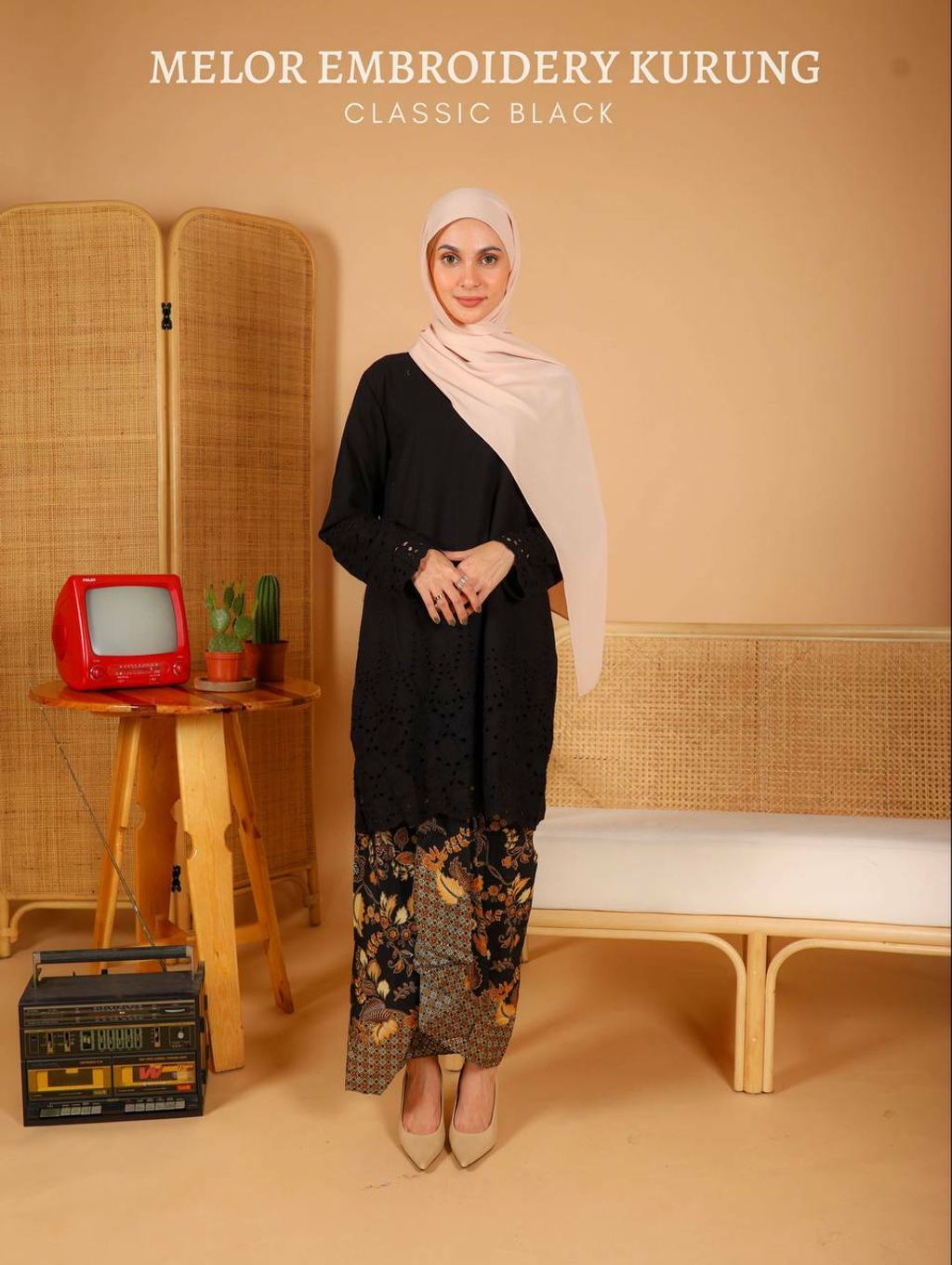 haura-wear-melor-kurung-kebaya-sulam-embroidery-pario-klasik-tradisional-mini kebaya-fabrik eyelet-raya-muslimah-long-sleeve-baju-skirt-kain-perempuan-baju-sepasang (10).jpg