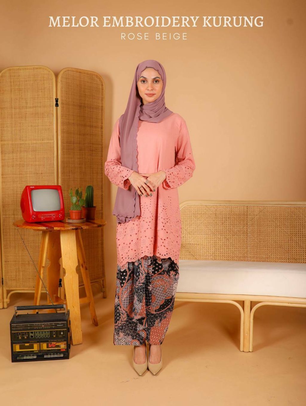 haura-wear-melor-kurung-kebaya-sulam-embroidery-pario-klasik-tradisional-mini kebaya-fabrik eyelet-raya-muslimah-long-sleeve-baju-skirt-kain-perempuan-baju-sepasang (11).jpg