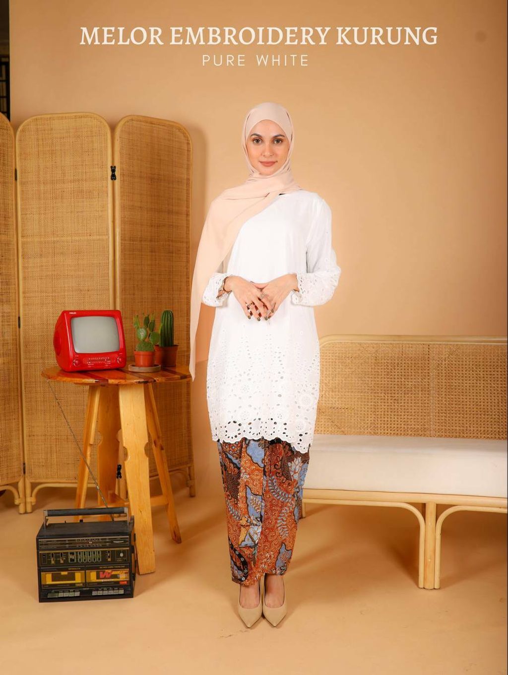 haura-wear-melor-kurung-kebaya-sulam-embroidery-pario-klasik-tradisional-mini kebaya-fabrik eyelet-raya-muslimah-long-sleeve-baju-skirt-kain-perempuan-baju-sepasang (15).jpg