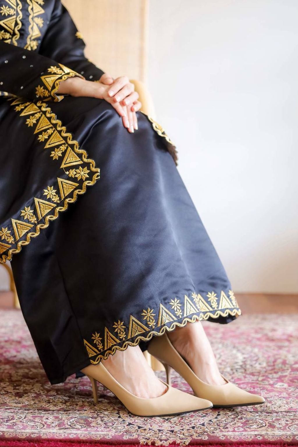haura-wear-tisha-kurung-kebaya-sulam-embroidery-pario-klasik-tradisional-mini kebaya-fabrik eyelet-raya-muslimah-long-sleeve-baju-skirt-kain-perempuan-baju-sepasang (10).jpg