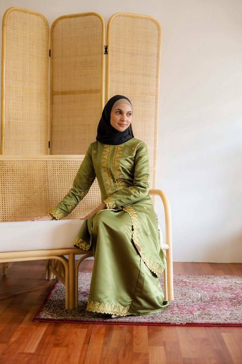 haura-wear-tisha-kurung-kebaya-sulam-embroidery-pario-klasik-tradisional-mini kebaya-fabrik eyelet-raya-muslimah-long-sleeve-baju-skirt-kain-perempuan-baju-sepasang (12).jpg