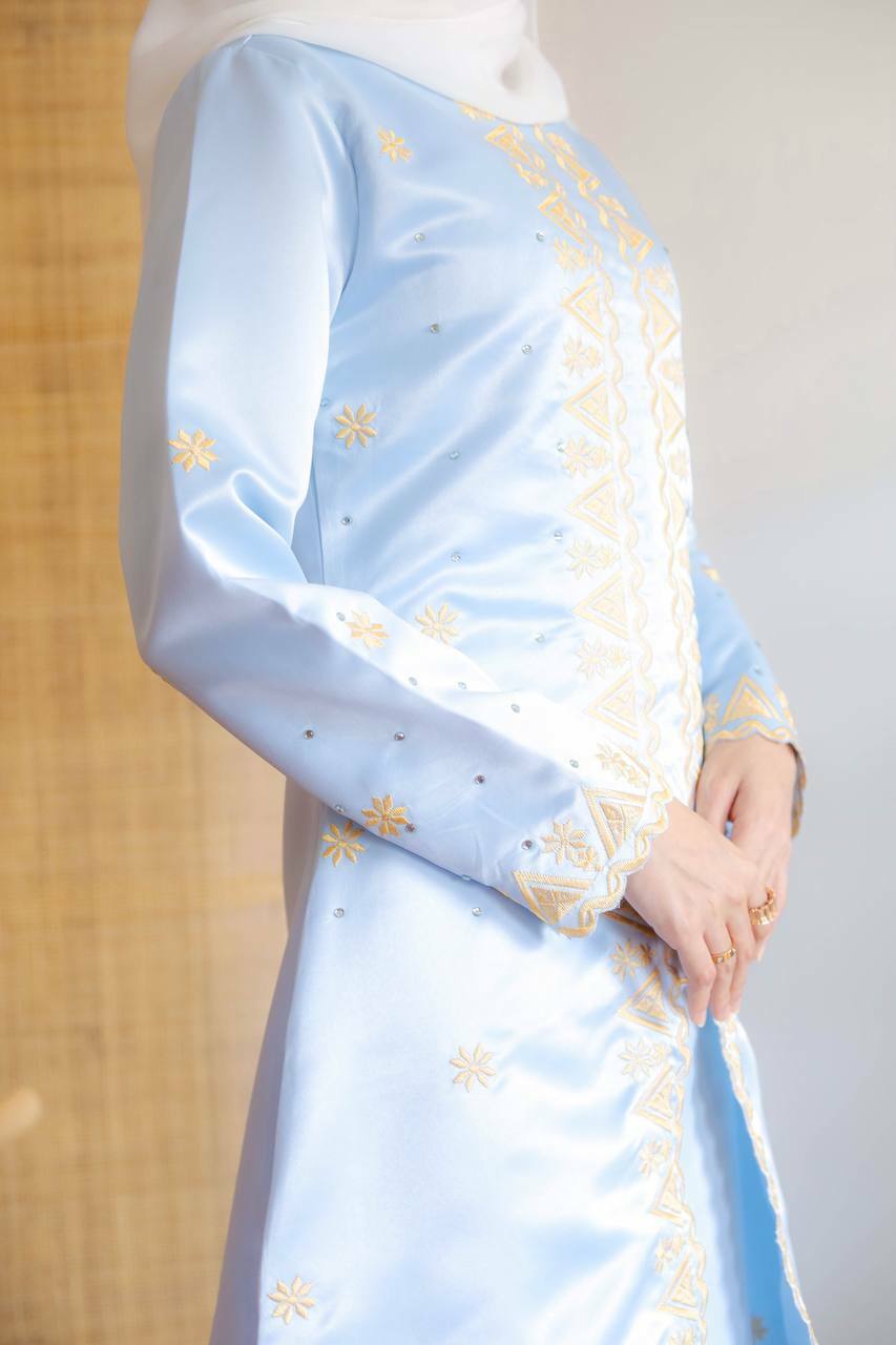 haura-wear-tisha-kurung-kebaya-sulam-embroidery-pario-klasik-tradisional-mini kebaya-fabrik eyelet-raya-muslimah-long-sleeve-baju-skirt-kain-perempuan-baju-sepasang (15).jpg