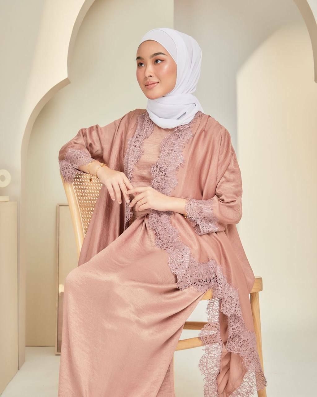 haura-wear-qameela-kurung-kebaya-sulam-embroidery-pario-klasik-tradisional-mini kebaya-fabrik eyelet-raya-muslimah-long-sleeve-baju-skirt-kain-perempuan-baju-sepasang (8)